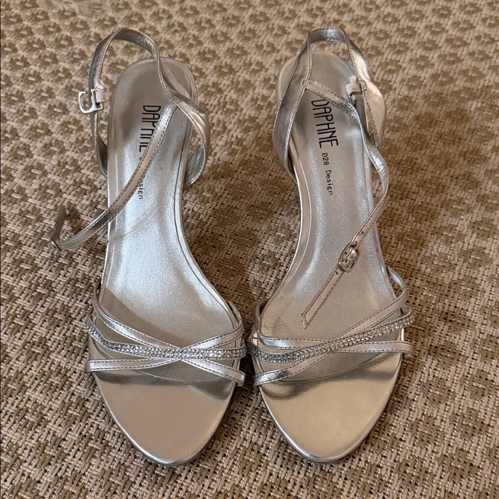 Daphne - Silver Strappy Women's Sandals